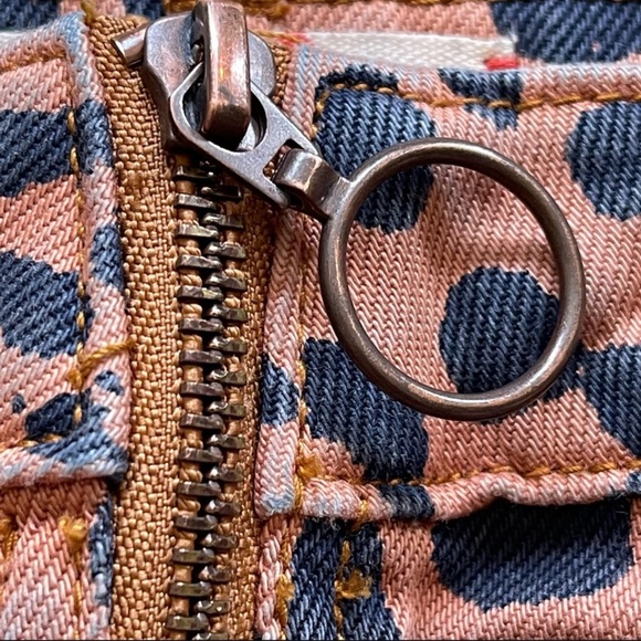 Free People We The Free Zip It Up Leopard Print Denim Mini Skirt Size 26 - Picture 11 of 14